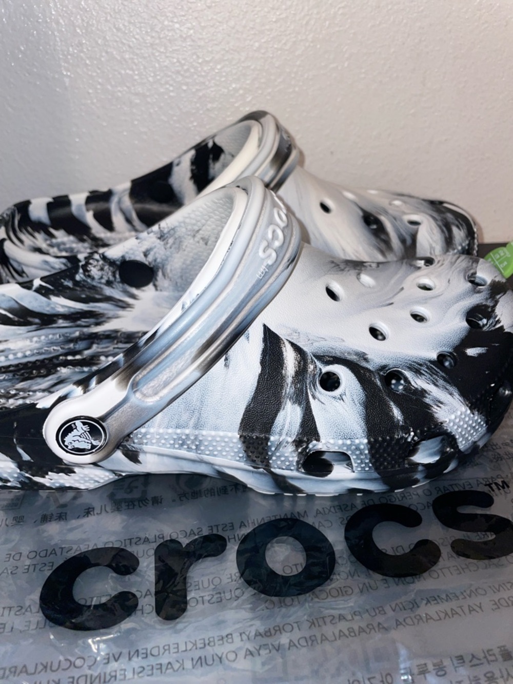 CROCS Classic Marble Clog - Picture 5 of 13